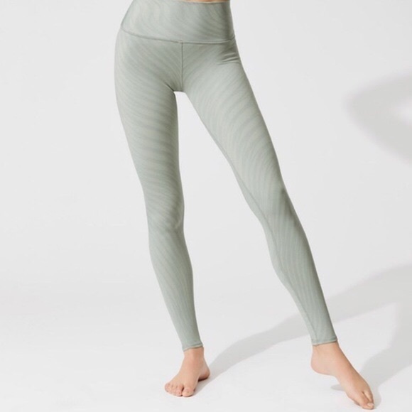 ALO Yoga Pants - Alo Yoga Airbrush Legging